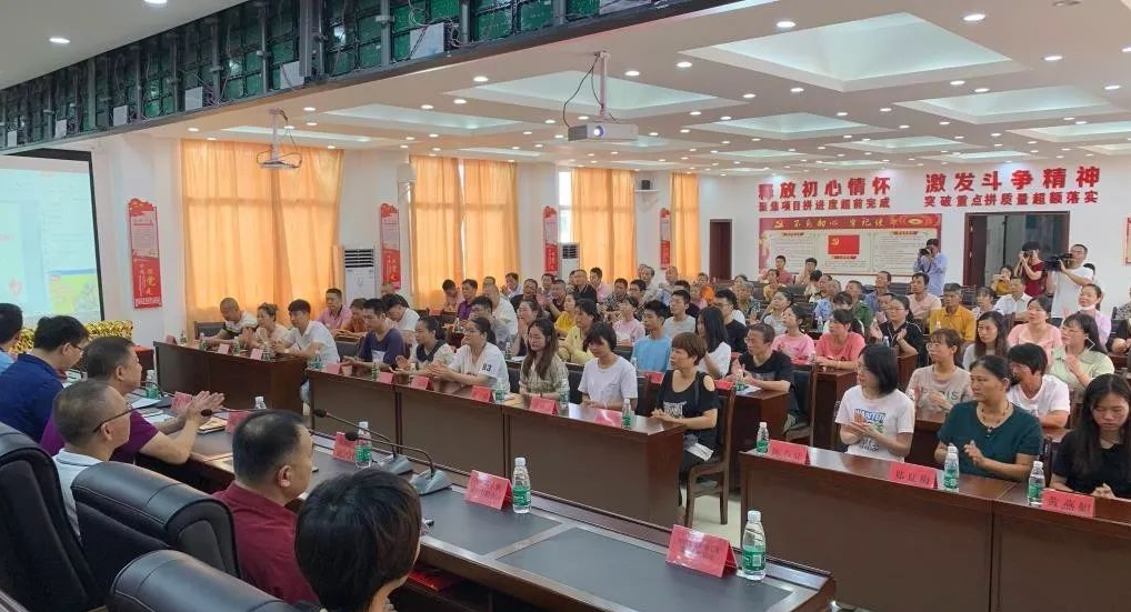 汇成俱乐部帮扶贫困大学生圆大学梦